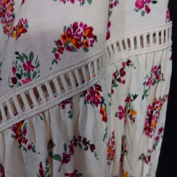 Old Navy white floral long sleeve blouse with a tie at neck area - Picture 3 of 6